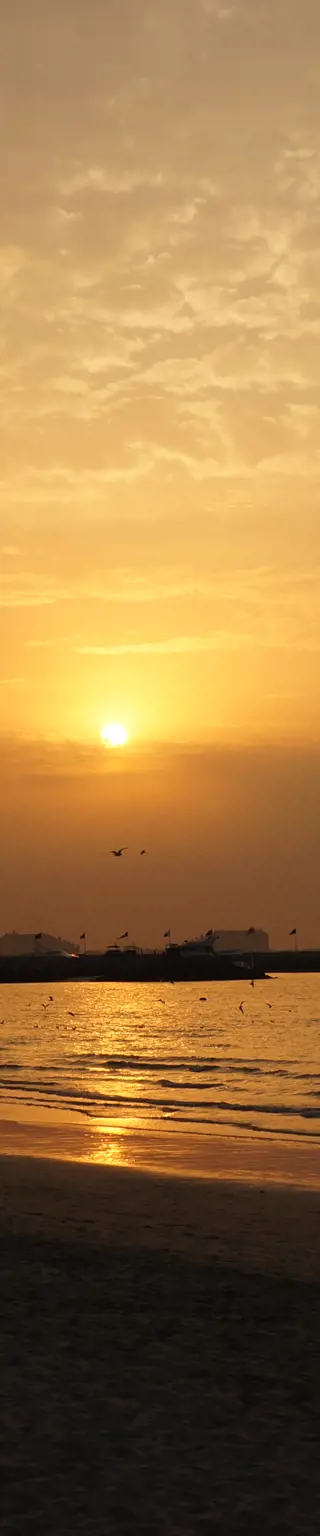 Das Wahrzeichen von Dubai im Sonnenuntergang - Burj al Arab
